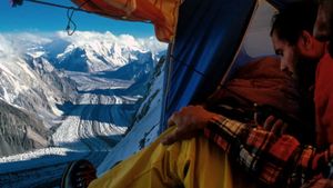 K2 La Montagne Inachevée's poster
