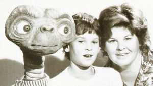 The Making of 'E.T. the Extra-Terrestrial''s poster