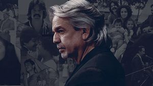 Siempre, Luis's poster