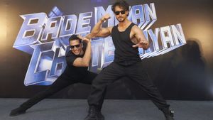 Bade Miyan Chote Miyan's poster