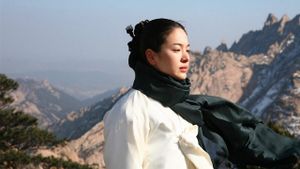 Hwang Jin Yi's poster
