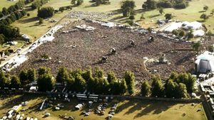 Oasis Knebworth 1996's poster