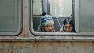 Pahuna: The Little Visitors's poster