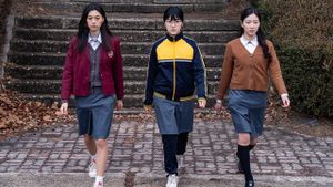 Idiot Girls and School Ghost: School Anniversary's poster