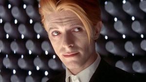 The Man Who Fell to Earth's poster