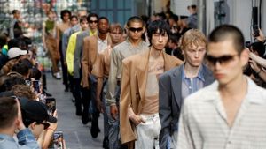 Fast fashion - Les dessous de la mode à bas prix's poster