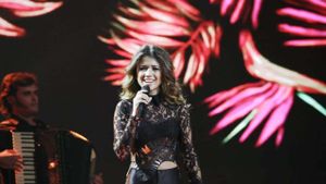Paula Fernandes - Amanhecer Ao Vivo's poster