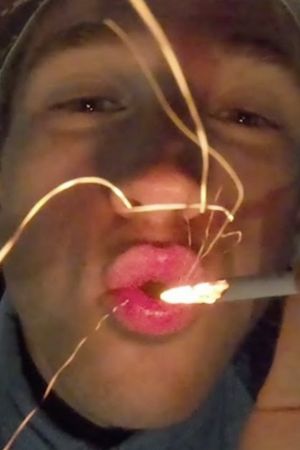 SMOKING 500 CIGARETTES FOR 5G's poster