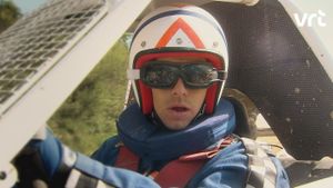 Mega Toby redt de race's poster