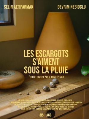 Les escargots s'aiment sous la pluie's poster