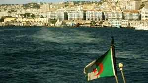 Regards D'en Face - Alger's poster
