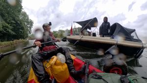 Source to Sea down the River Thames WITHOUT Leaving it (Part 6)'s poster