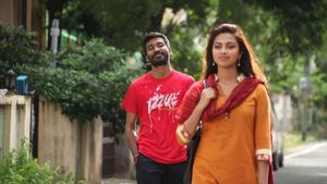 Velaiyilla Pattathari's poster