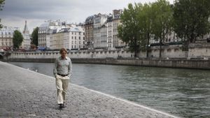 Midnight in Paris's poster