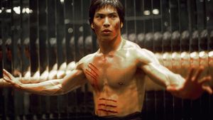 Dragon: The Bruce Lee Story's poster