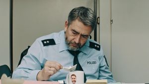 Faking Bullshit - Krimineller als die Polizei erlaubt!'s poster