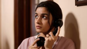 Raazi's poster