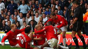 Manchester United: The Official History 1878-2002's poster
