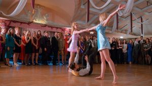 Romy and Michele's High School Reunion's poster