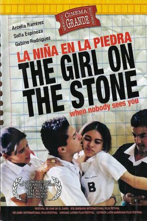 La niña en la piedra's poster
