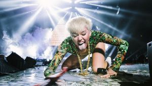 Miley Cyrus: Bangerz Tour's poster