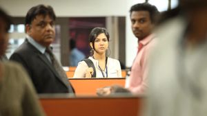 Kadhalum Kadandhu Pogum's poster