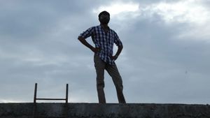 Velaiyilla Pattathari's poster