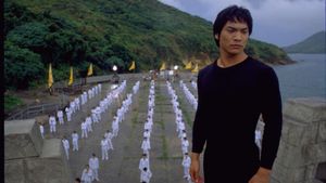 Dragon: The Bruce Lee Story's poster