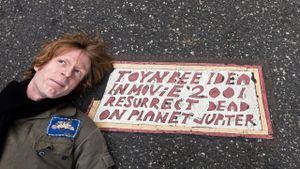 Resurrect Dead: The Mystery of the Toynbee Tiles's poster