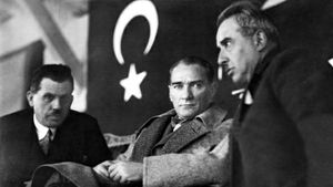 Atatürk, père de la Turquie moderne's poster