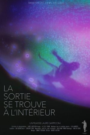 La sortie se trouve à l'intérieur's poster image