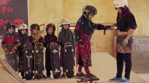 Learning to Skateboard in a Warzone (If You're a Girl)'s poster