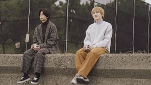Let's Eat Together, Aki and Haru's poster