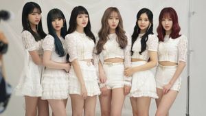 2018 GFRIEND FIRST CONCERT 'Season of GFRIEND' ENCORE's poster