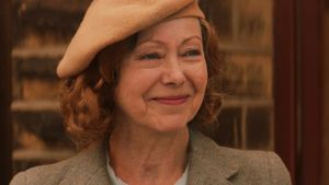 The Railway Children Return's poster
