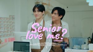 Senior Love Me?'s poster