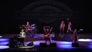 Puerto Candelaria - Amor y Deudas's poster