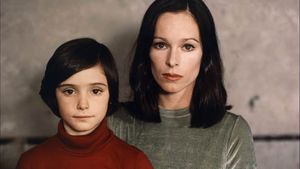 Cría Cuervos's poster