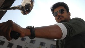 Thuppakki's poster