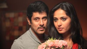 Thaandavam's poster