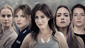 Pitbull: Tough Women's poster