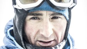 Ueli Steck - Auf schmalem Grat's poster