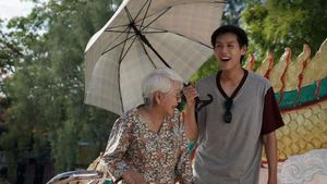 How to Make Millions Before Grandma Dies's poster