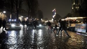 Paris by Night's poster