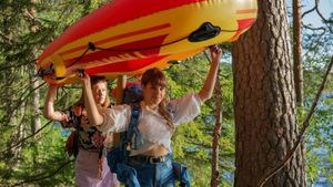 Two Girls and a Boat's poster