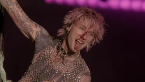 Machine Gun Kelly: Mainstream Sellout Live from Cleveland - The Pink Era's poster