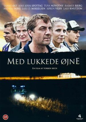 Med lukkede øjne's poster