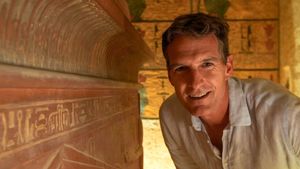 Dan Snow - Into the Valley of the Kings's poster