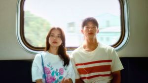 18×2 Beyond Youthful Days's poster