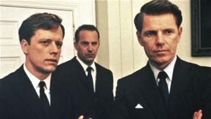 Thirteen Days's poster